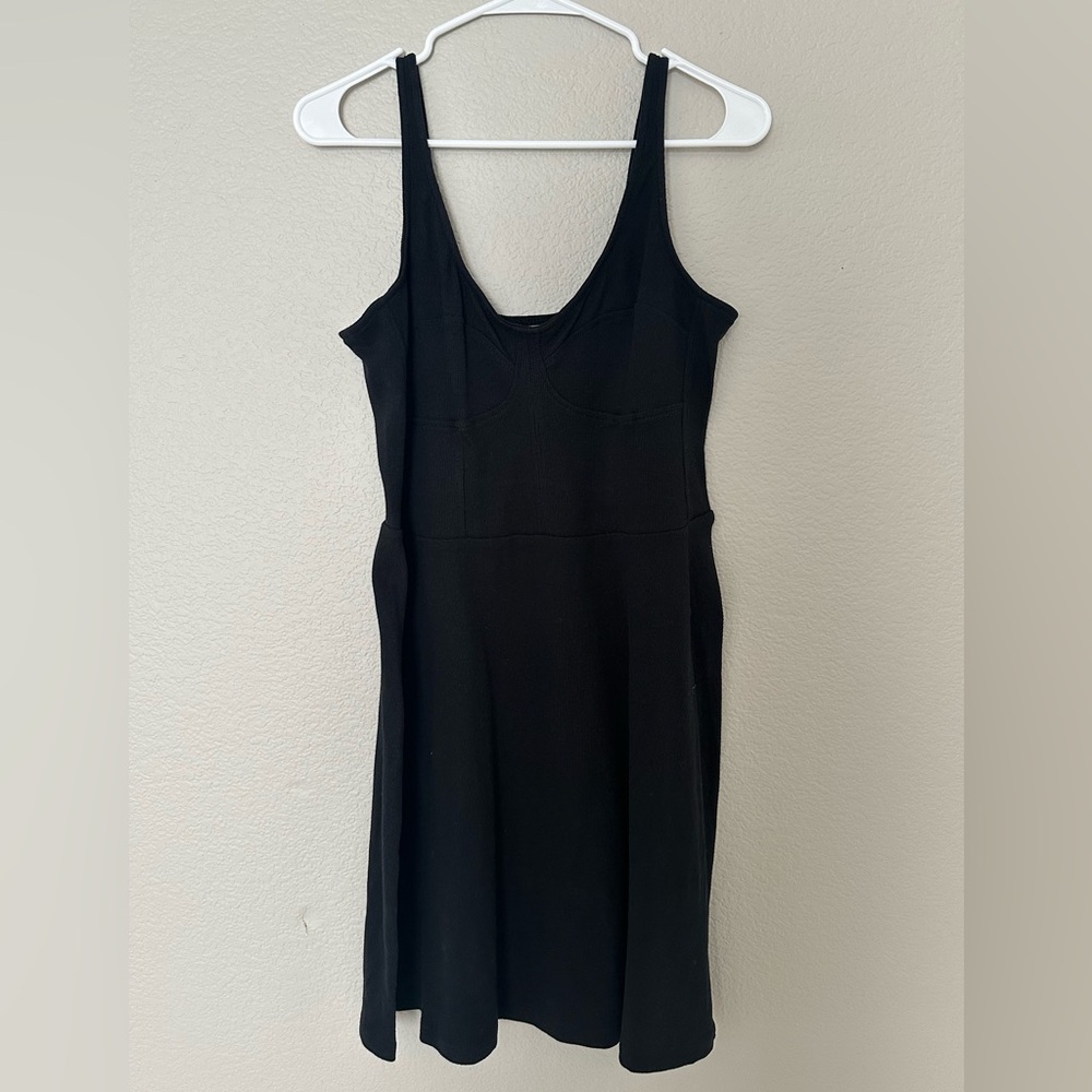 SIZE MEDIUM UNIVERSAL THREAD BLACK DRESS